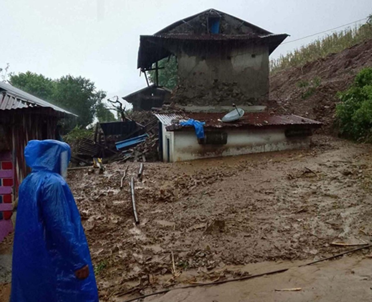 पाल्पामा पहिरोको वितण्डा : दुई घर भत्किए, एक महिला बेपत्ता