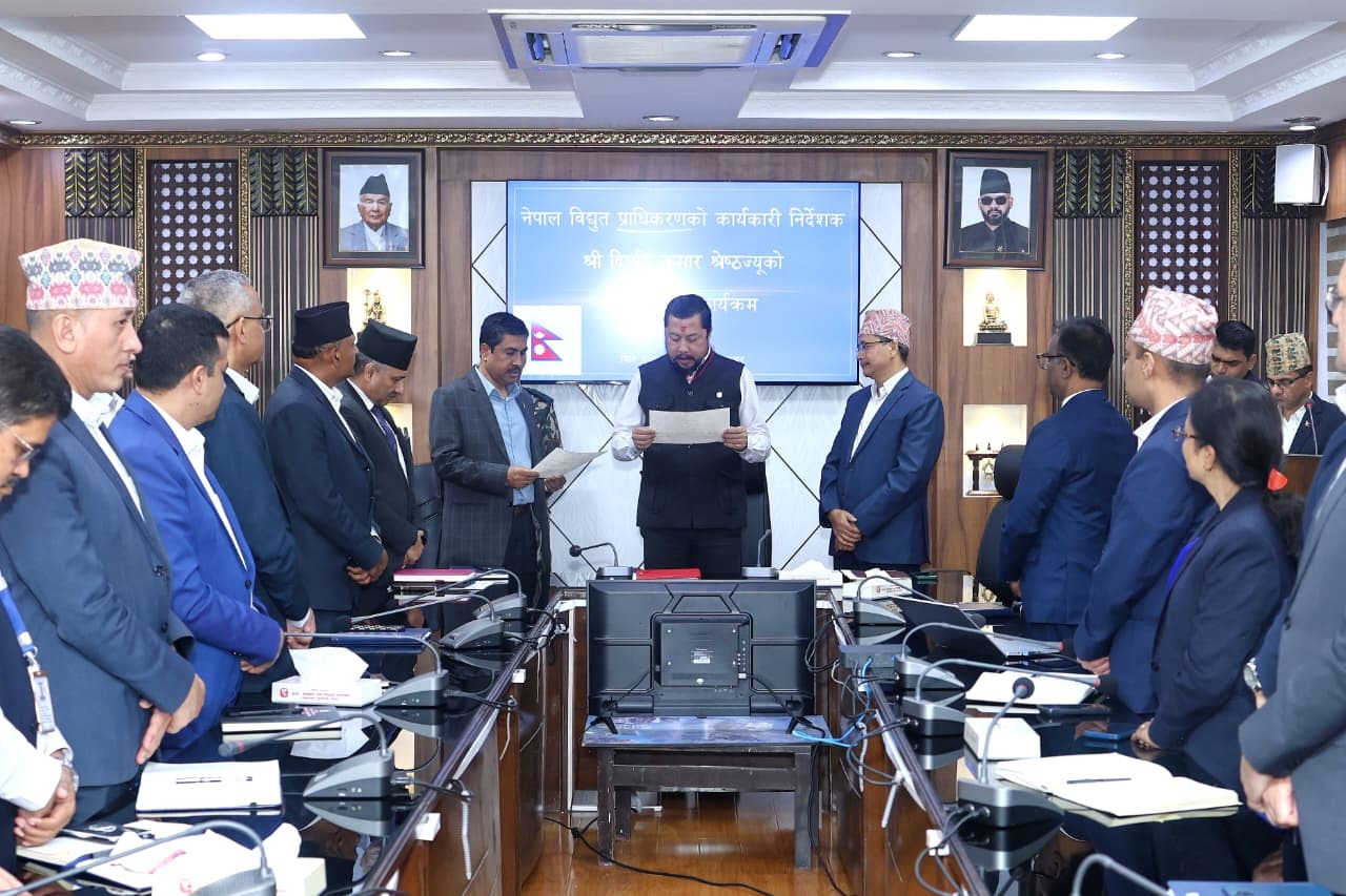 विद्युत प्राधिकरणका नवनियुक्त कार्यकारी निर्देशक श्रेष्ठले सपथ लिए