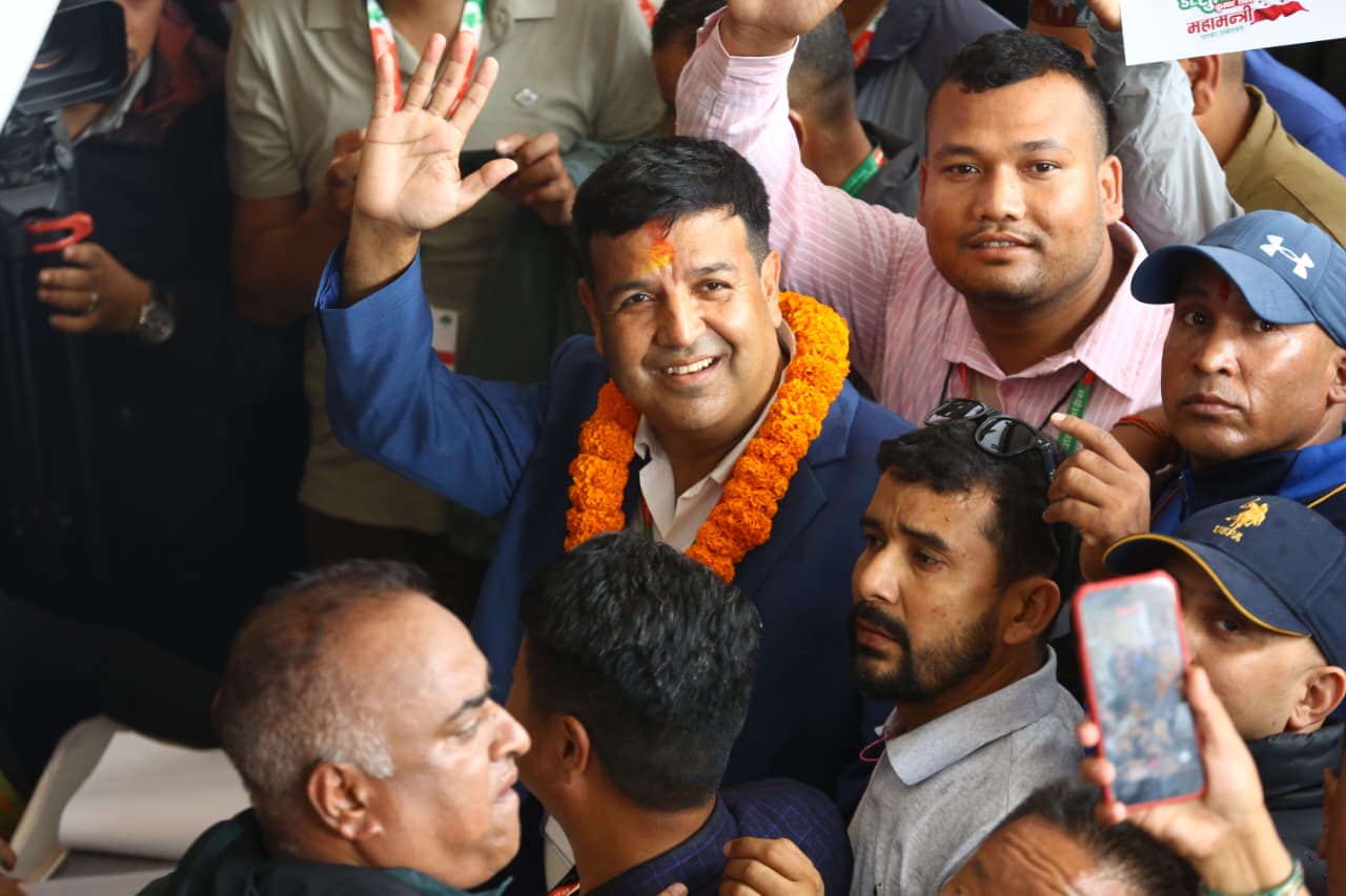 डा.सुनिल शर्माद्वारा कांग्रेस महामन्त्रीमा उम्मेदवारी दर्ता