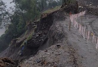 लगातारको वर्षाले कृष्णभीरमा ग्याबियन वाल भासियो, नयाँ सडकमा पनि जोखिम
