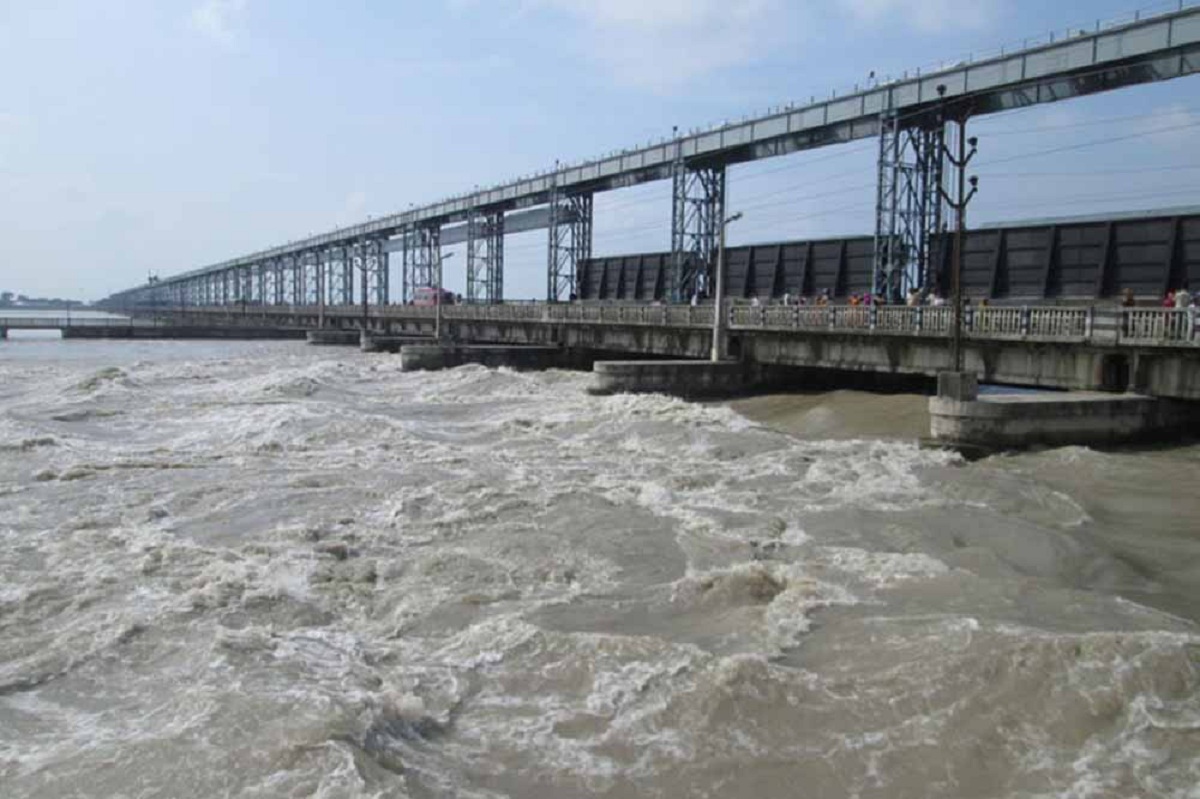 खतराको सूची पार भएपछि सप्तकोशीका ४३ ढोका खोलिए